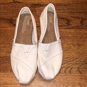 White TOMS